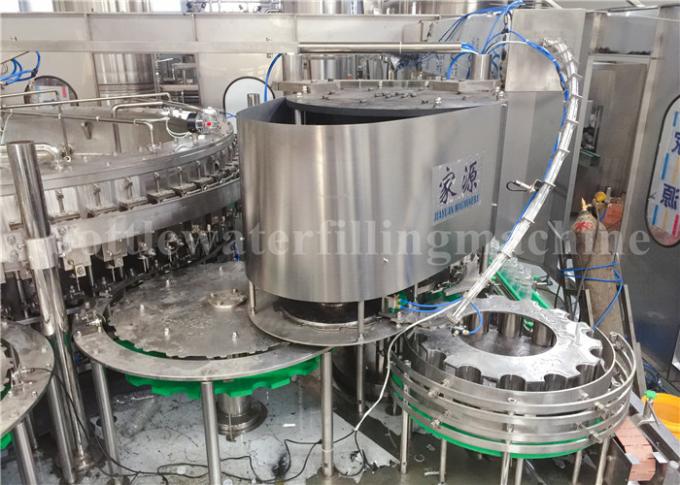 Machine de remplissage carbonatée par bouteille de boissons d'animal familier, machine remplissante et de capsulage de l'eau de seltz 1